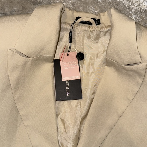 Prettylittlething Stone Oversized Drapey Button Detail Blazer - Picture 4 of 4